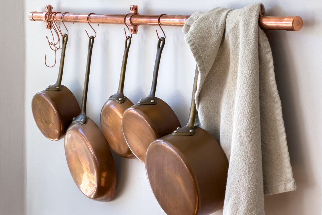 copper pots and pans rack