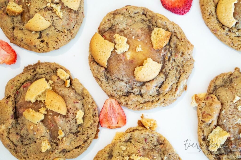 strawberry cheesecake sourdough cookies