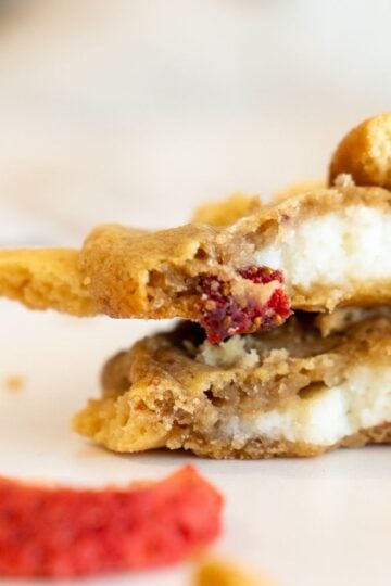 strawberry cheesecake sourdough cookies