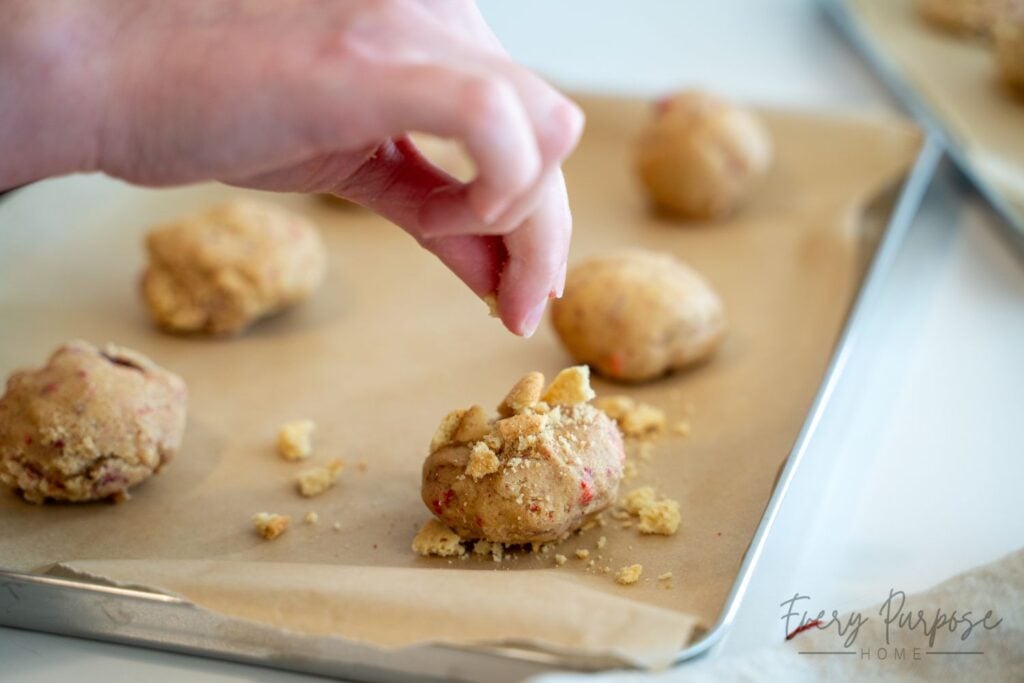 strawberry cheesecake cookies