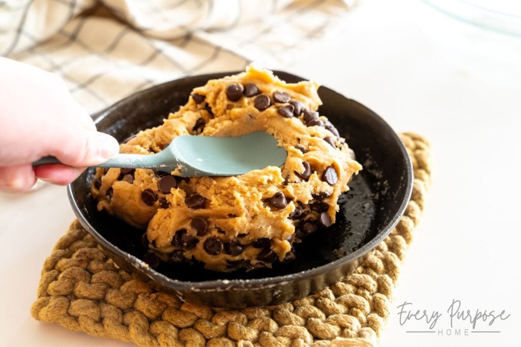 press skillet cookie into pan